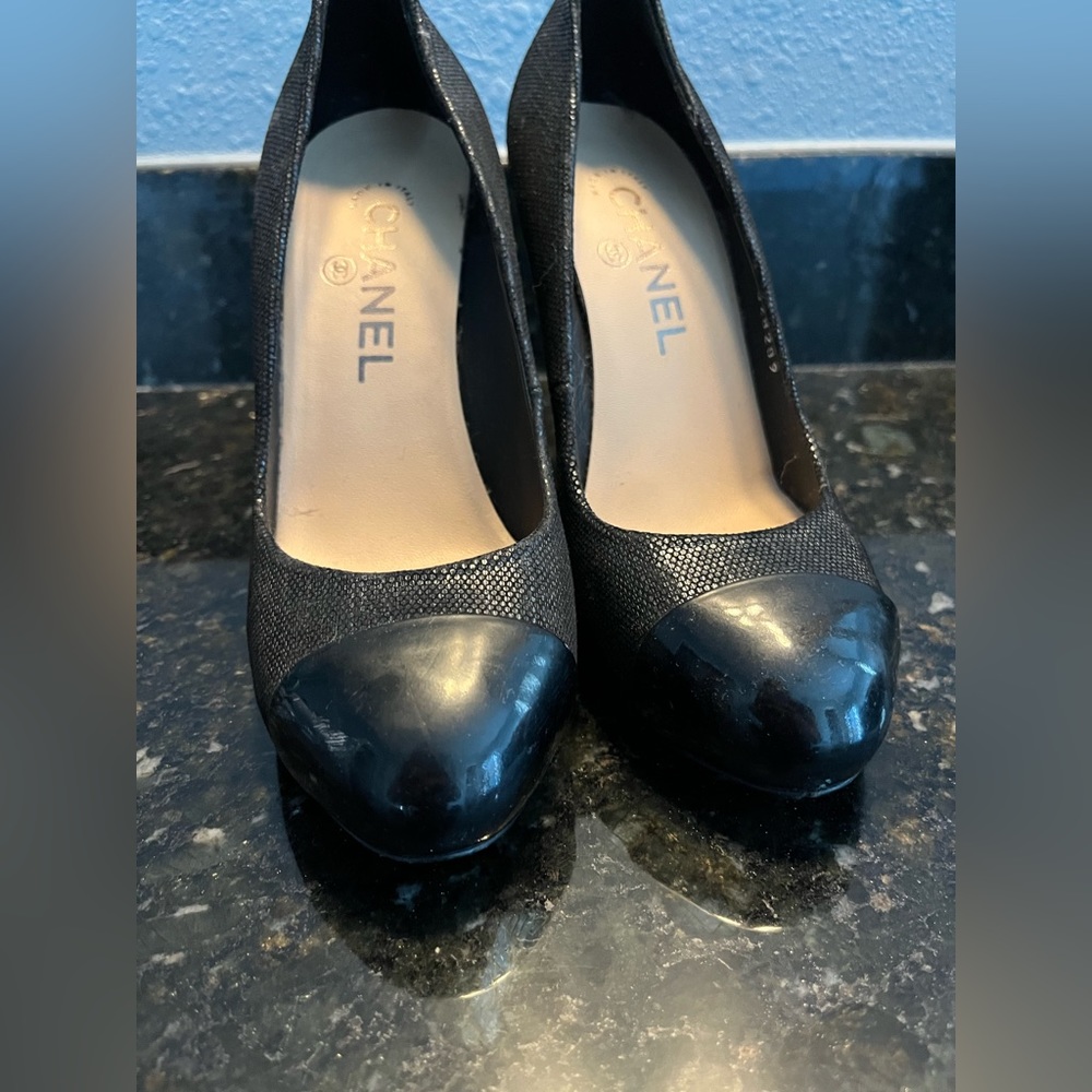 Black Chanel pump size 37
